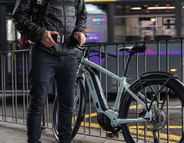 Štýlový zámok na mestskom bicykli – bezpečné a dizajnové zabezpečenie.