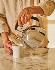 Kanvica s melodickým pískaním od ALESSI