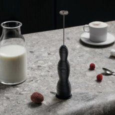 Penič mlieka Pulcina od Alessi