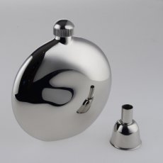 Vrecková fľaša Shot od Alessi strieborná