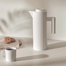 Jedinečná termoska z kolekcie Plissé od Alessi biela