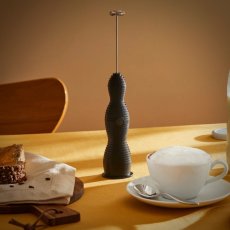 Penič mlieka Pulcina od Alessi