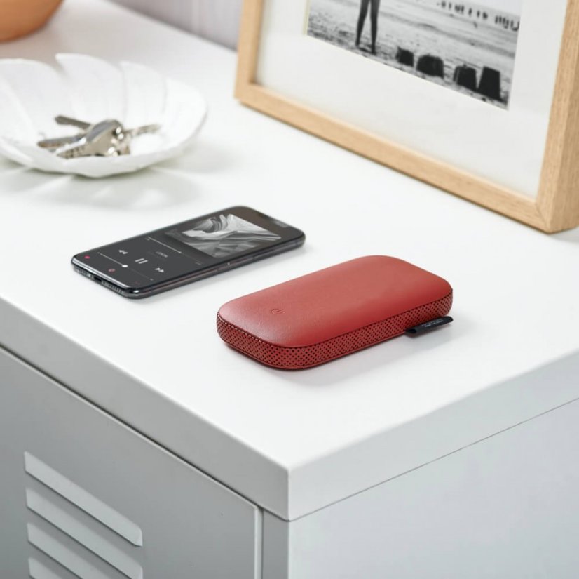 Bezdrôtová powerbanka a 360° reprák v jednom Powersound od Lexon - Farba: Čierna