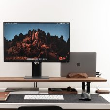 Drevený vertikálny stojan na notebook - dok na laptop