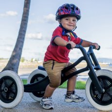 Doplnky k odrážadlu a trojkolke z recyklovaného materiálu od Wishbone