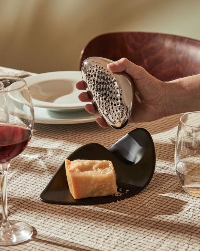 Forma by Zaha Hadid - Strúhadlo na syr od ALESSI