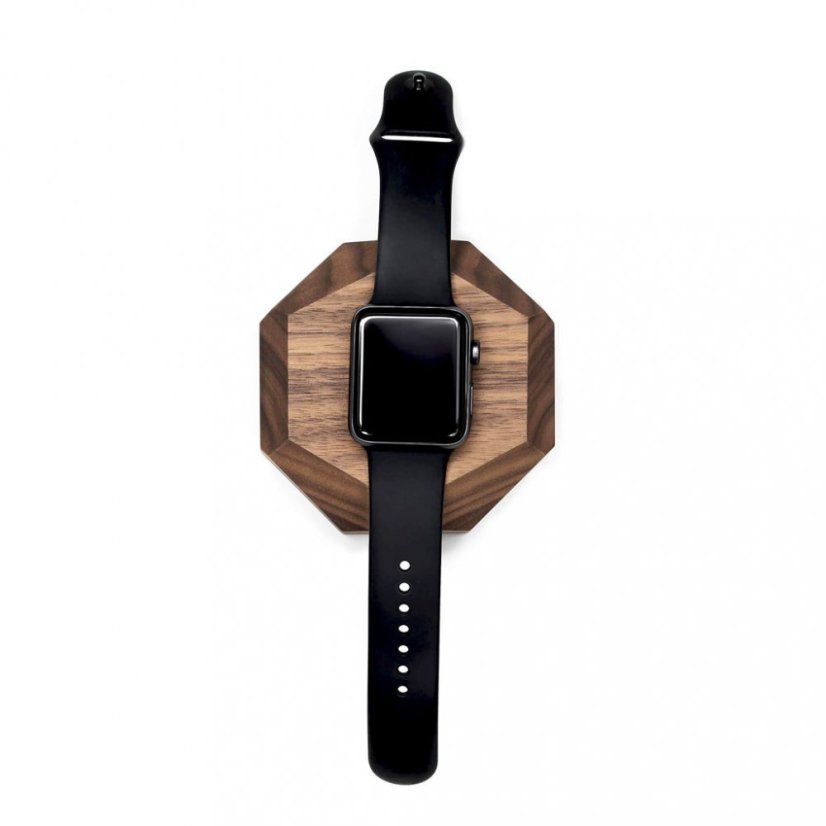 Drevená nabíjacia stanica na Apple Watch