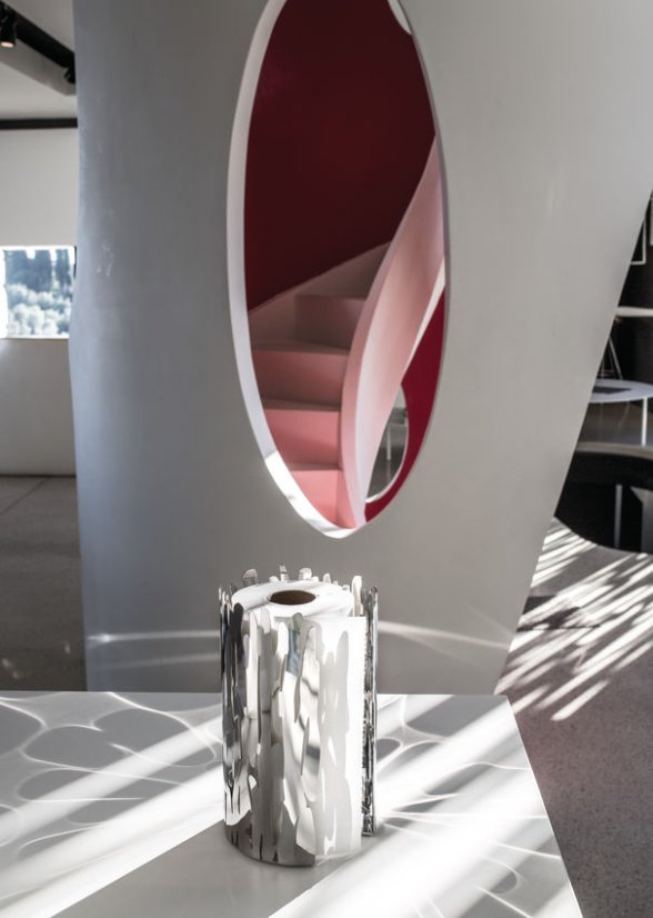 Barkroll - držiak kuchynských utierok z ocele od ALESSI