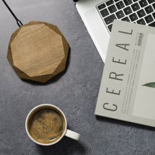 Drevená bezdrôtová nabíjačka geometrická